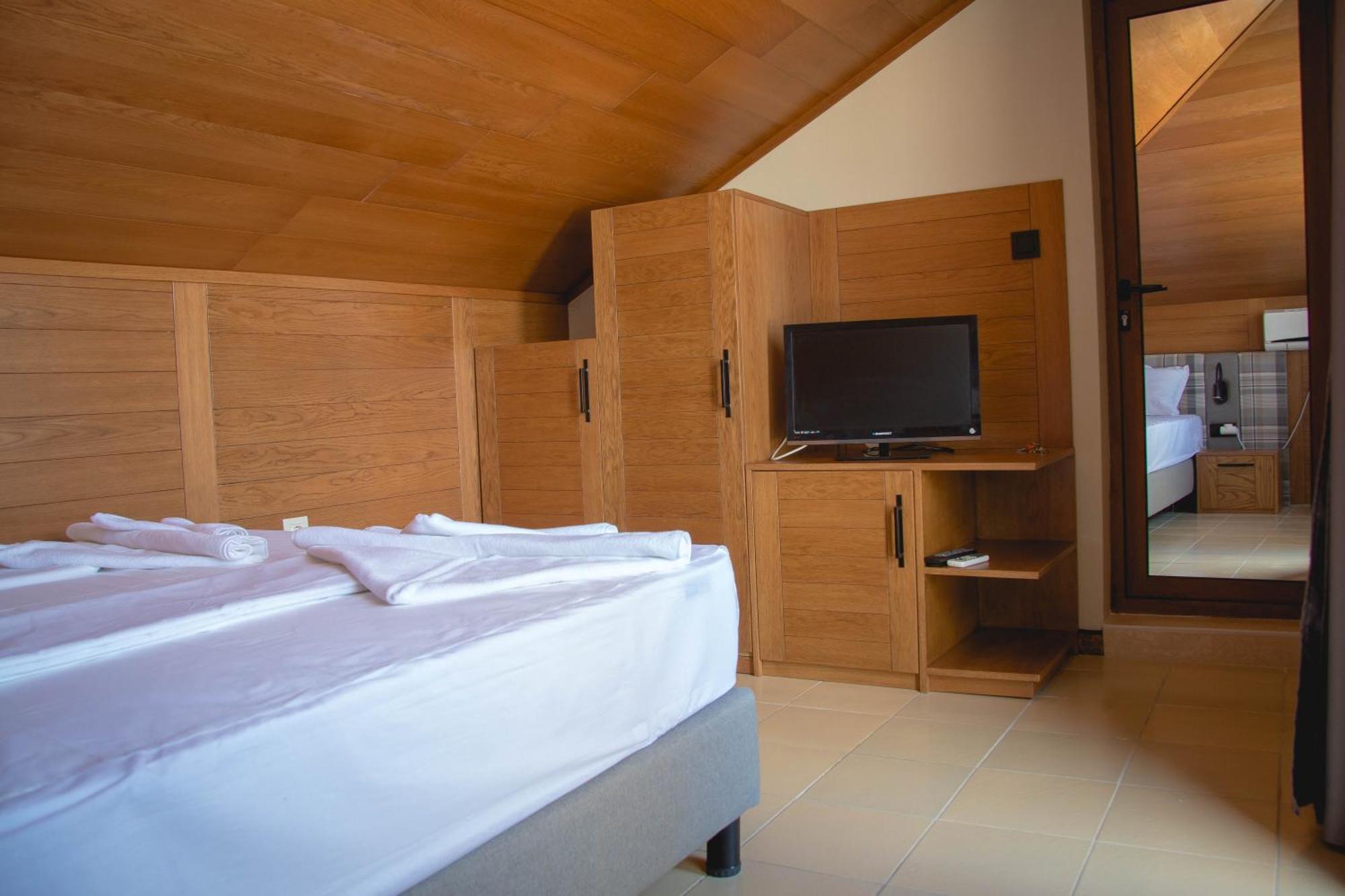 Prince Cyril Hotel เนเซบาร์ ภายนอก รูปภาพ