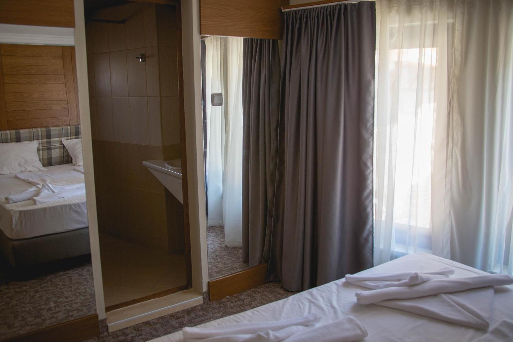 Prince Cyril Hotel เนเซบาร์ ภายนอก รูปภาพ